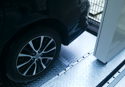 安全重視の立体駐車装置保守