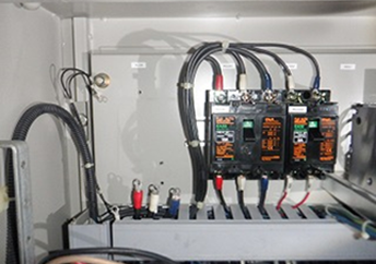 制御盤内部品・交換中