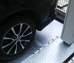 6段階移動できる車止め